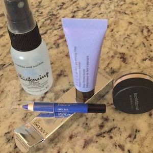 Mini blue eyeliner w little extras.